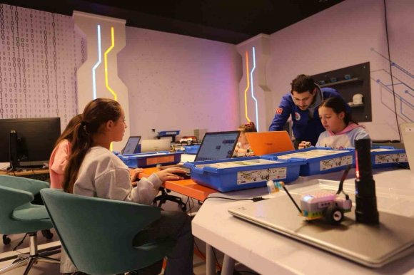 ANTALYA BİLİM MERKEZİ’NDE SÖMESTİR TATİLİNDE ÜRETİM ODAKLI BİLİM KAMPLARI YAPILDI