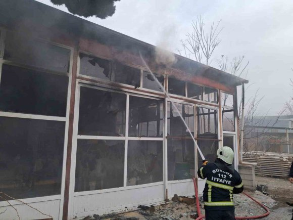 BURDUR’DA MOBİLYA İMALATHANESİNDE YANGIN