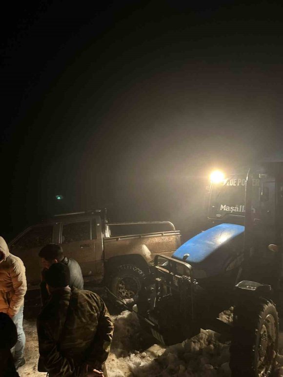 BURDUR’DA DAĞDA MAHSUR KALAN 4 KİŞİ KURTARILDI