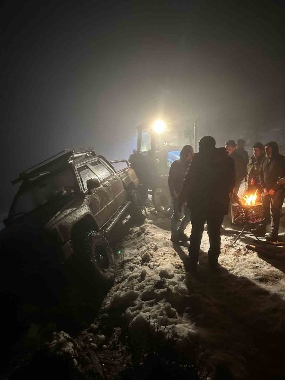 BURDUR’DA DAĞDA MAHSUR KALAN 4 KİŞİ KURTARILDI