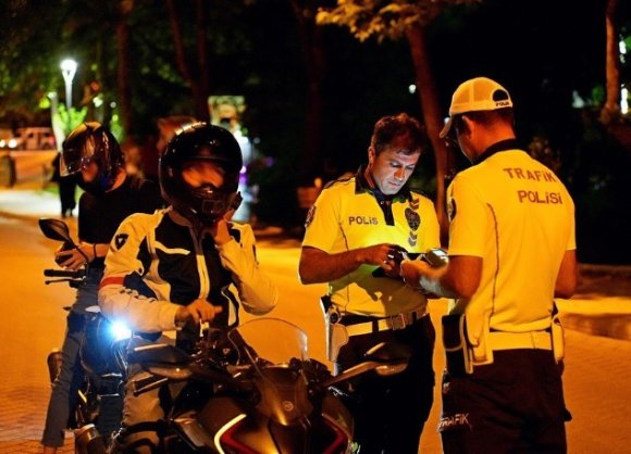 ISPARTA’DA BİR HAFTALIK POLİS DENETİMLERİNDE 46 ARANAN ŞAHIS YAKALANDI