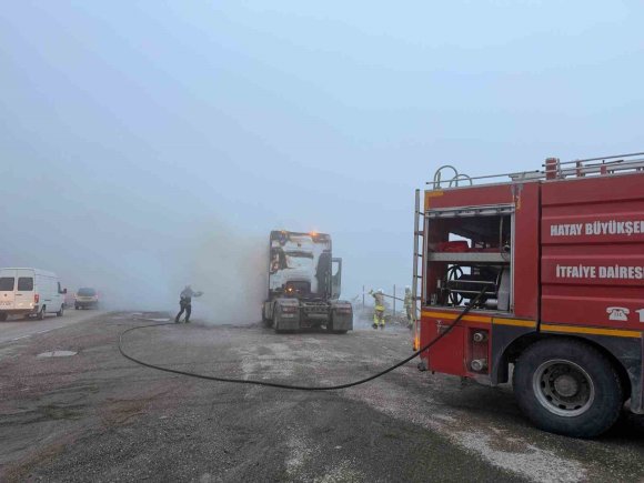 ALEVLERE TESLİM OLAN TIR KULLANILAMAZ HALE GELDİ