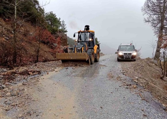 ALANYA KIRSALINDA EKİPLERİN KIŞ MESAİSİ SÜRÜYOR