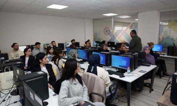 MERSİN’DE GENÇLER EĞİTİMDEN İSTİHDAMA DOĞRUDAN YÖNLENDİRİLECEK