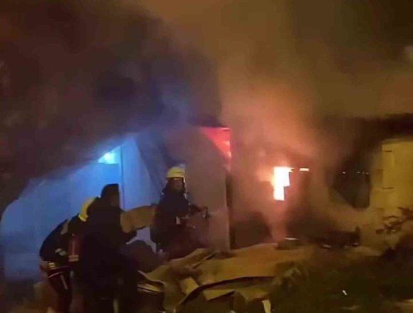 MERSİN’DE BİR EVİN AMBARINDA ÇIKAN YANGIN KORKUTTU