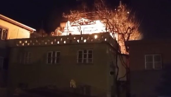 YANAN EV KULLANILAMAZ HALE GELDİ