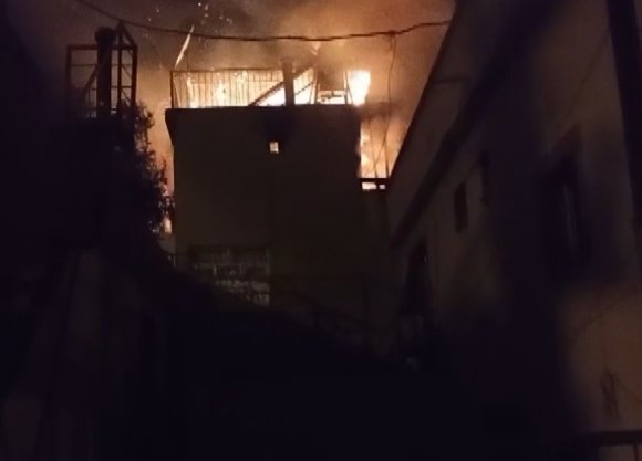 YANAN EV KULLANILAMAZ HALE GELDİ