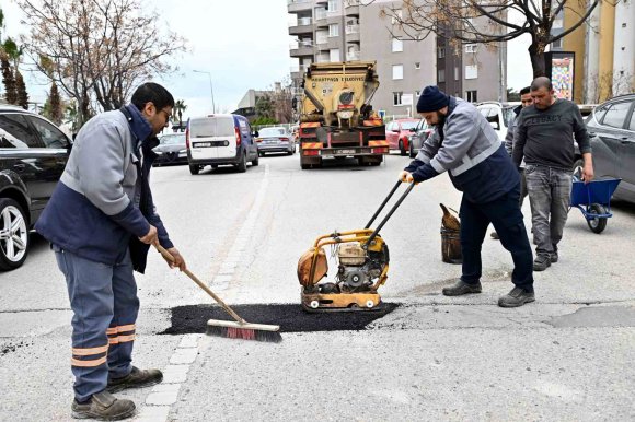 MURATPAŞA’DA YOLLAR ONARILIYOR