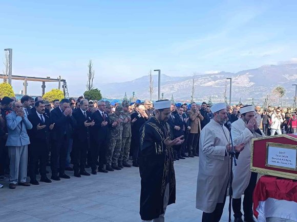 ŞEHİT ASTSUBAY KIDEMLİ BAŞÇAVUŞ MEMLEKETİNDE SON YOLCULUĞUNA UĞURLANDI