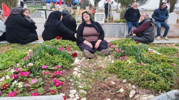 DEPREMİN 3. YIL DÖNÜMÜNDE EN ACI KARE