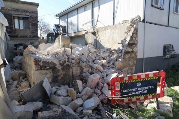 METRUK YAPI KONTROLLÜ ŞEKİLDE YIKILDI