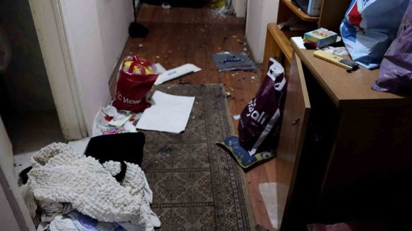 MERSİN’DE HALK SAĞLIĞINI TEHDİT EDEN ÇÖP EV TEMİZLENDİ