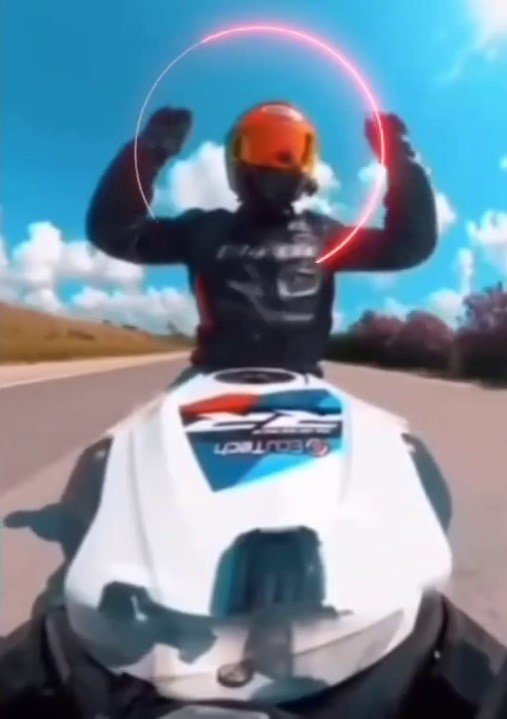 OTOBANDA 324 KM HIZA ULAŞAN MOTOSİKLETLİ ÖLÜME MEYDAN OKUDU