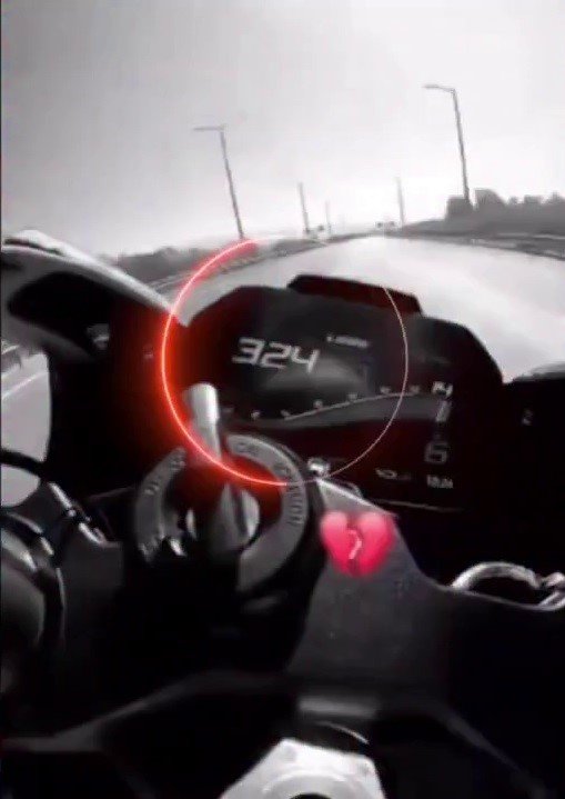 OTOBANDA 324 KM HIZA ULAŞAN MOTOSİKLETLİ ÖLÜME MEYDAN OKUDU