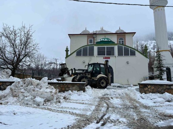 KAHRAMANMARAŞ KIRSAL BÖLGELERDE KAR TEMİZLİĞİ