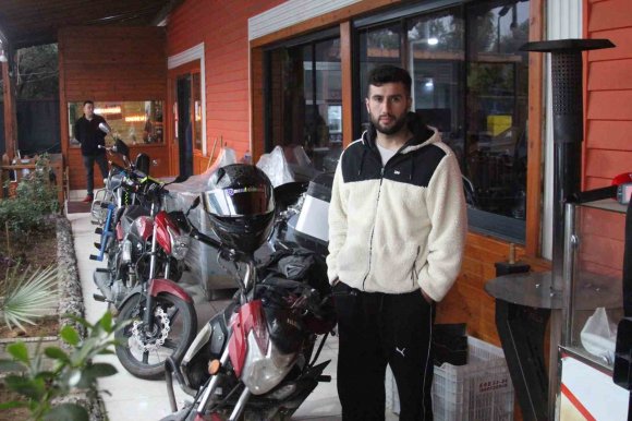 KASKI ÖLÜMDEN KURTARDI: TIRIN ALTINDA KALAN SÜRÜCÜ YAŞANANLARI ANLATTI