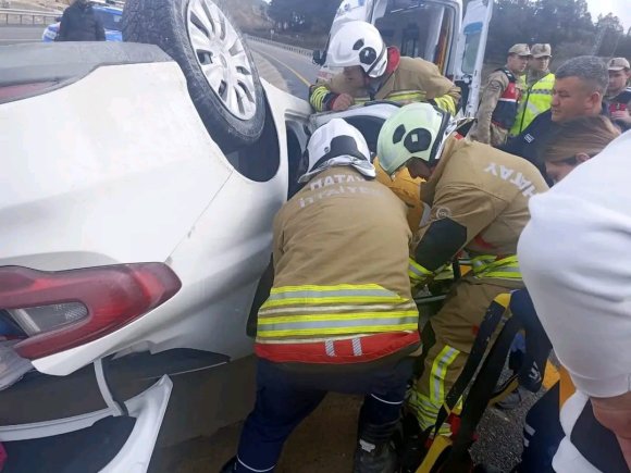 YAYLADAĞI’NDA TAKLA ATAN OTOMOBİLİN SÜRÜCÜSÜ YARALANDI