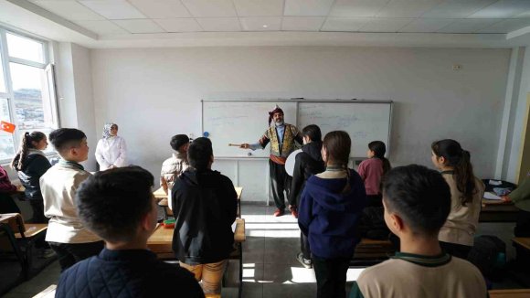 KAHRAMANMARAŞ’IN KURTULUŞ DİRENİŞİ OKULLARA TAŞINDI