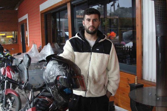 KASKI ÖLÜMDEN KURTARDI: TIRIN ALTINDA KALAN SÜRÜCÜ YAŞANANLARI ANLATTI