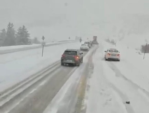 ANTALYA’NIN BİN 825 RAKIMLI ALACABEL MEVKİİNDE KAR YAĞIŞI BAŞLADI