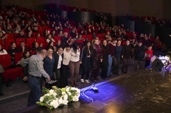 MERSİN’DE ‘DİLDE TELDE ANADOLU’ KONSERİYLE TÜRKÜ RÜZGÂRI ESTİ