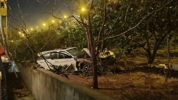 OTOYOLDA FECİ KAZA: ANNE YARALANDI, SÜRÜCÜ OĞLU ÖLDÜ