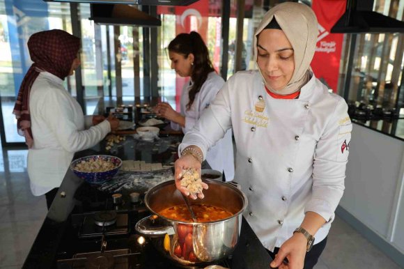ADANA, SIKMA VE YÜKSÜK ÇORBASI İÇİN TESCİL BEKLİYOR