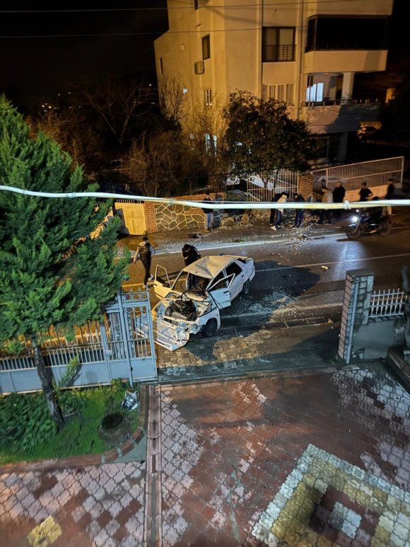 ERZİN’DE BAHÇE DUVARINA ÇARPAN OTOMOBİLİN SÜRÜCÜSÜ YARALANDI