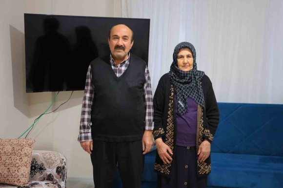 CUMHURBAŞKANI ERDOĞAN’IN AÇIKLADIĞI ÖDEME KOLAYLIĞI, KÖY EVLERİNE TAŞINAN DEPREMZEDELERİ DE SEVİNDİRDİ