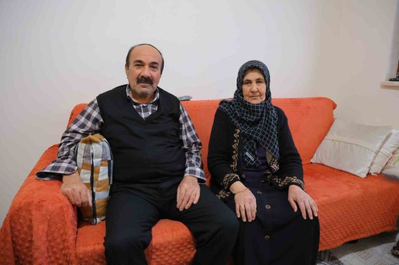 CUMHURBAŞKANI ERDOĞAN’IN AÇIKLADIĞI ÖDEME KOLAYLIĞI, KÖY EVLERİNE TAŞINAN DEPREMZEDELERİ DE SEVİNDİRDİ