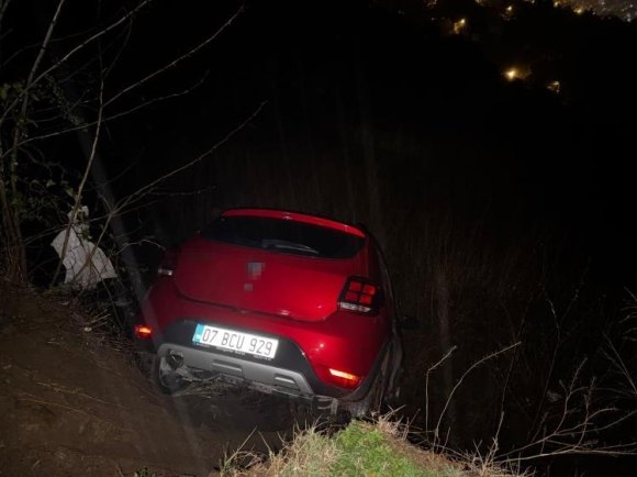 OSMANİYE’DE OTOMOBİL UÇURUMA YUVARLANDI: 1 YARALI