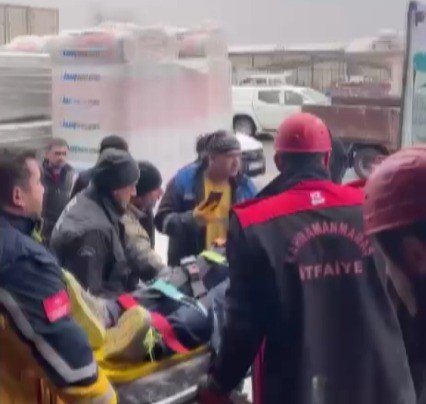 ASANSÖR BOŞLUĞUNA DÜŞEN VATANDAŞ KURTARILDI