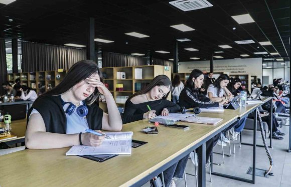 MERSİN’DE OKUMA SALONLARI GENÇLERİN İKİNCİ EVİ OLDU