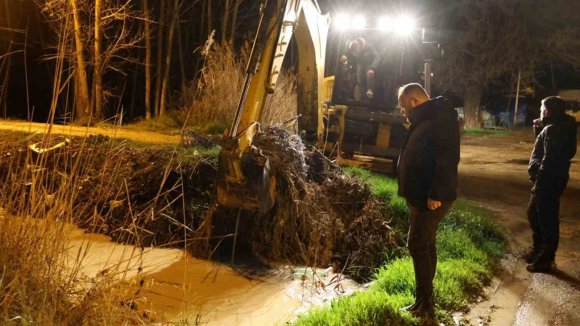 MUT’TA AŞIRI YAĞIŞ NEDENİYLE KAPANAN YOL ULAŞIMA AÇILDI