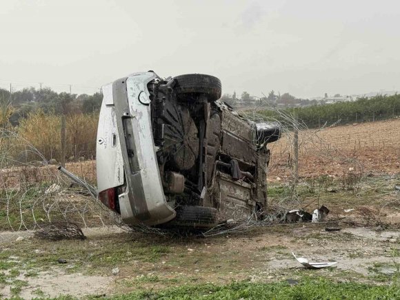 TARSUS’TA YAĞIŞ KAZAYA NEDEN OLDU