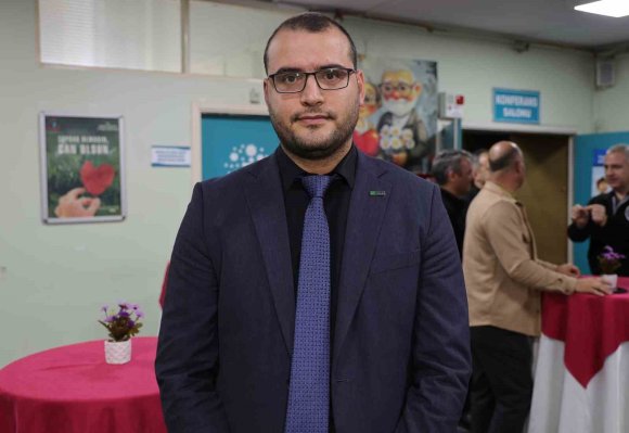 UZMANINDAN ELEKTRONİK SİGARA UYARISI: "BU LİKİTLERİN İÇERİSİNDE HER TÜRLÜ MADDE VAR"