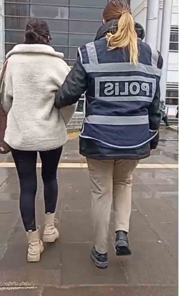 HAPİS CEZASIYLA ARANAN KADIN HIRSIZ DEFNE’DE YAKALANDI