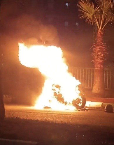 OSMANİYE’DE PARK HALİNDEKİ MOTOSİKLET ALEV ALEV YANDI