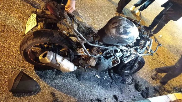 OSMANİYE’DE PARK HALİNDEKİ MOTOSİKLET ALEV ALEV YANDI