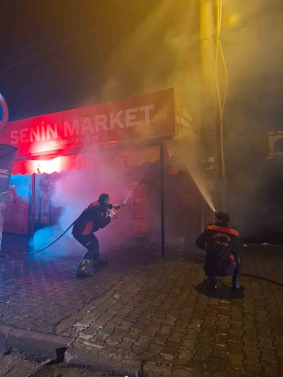 OSMANİYE’DE MARKETTE ÇIKAN YANGIN SÖNDÜRÜLDÜ