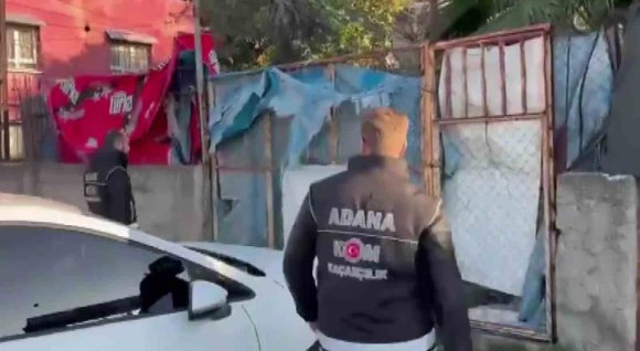 SAHTE İÇKİNİN PİYASAYA SÜRÜLDÜĞÜ DEPOYA BASKIN: 21 BİN LİTRE SAHTE İÇKİ ELE GEÇİRİLDİ