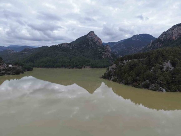 FEKE BARAJI’NDA YÜKSELEN SU SEVİYESİ YÜZ GÜLDÜRÜYOR