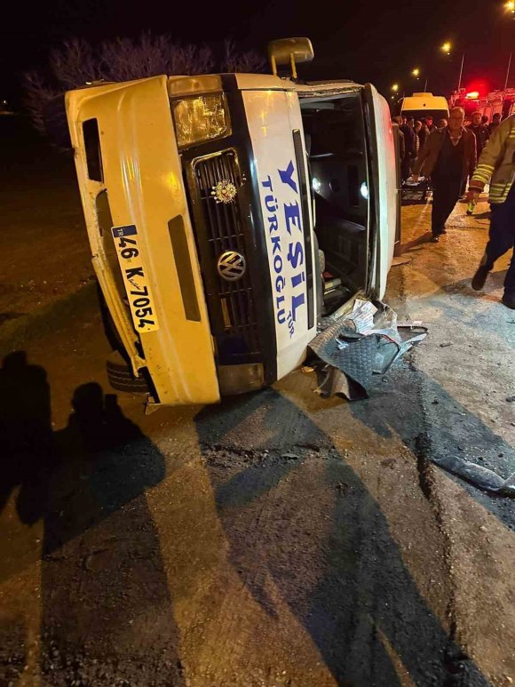 KAHRAMANMARAŞ’TA MİNİBÜS KAZASI: 10 YARALI