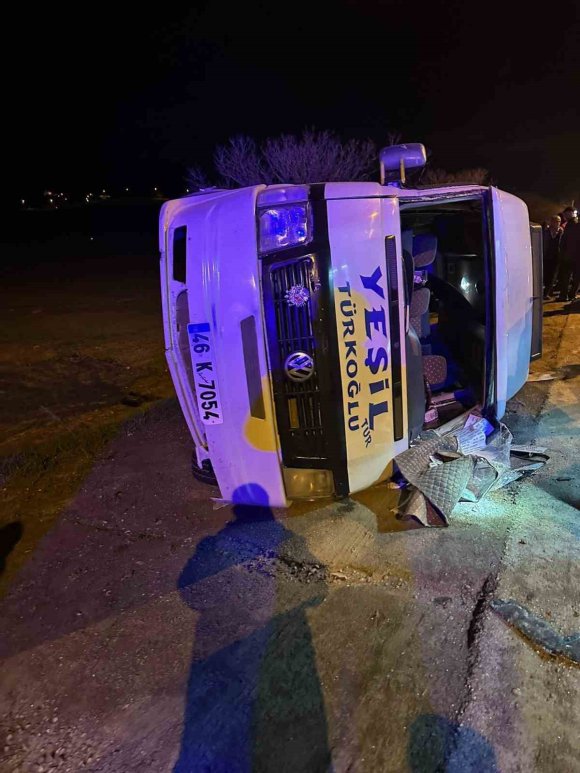 KAHRAMANMARAŞ’TA MİNİBÜS KAZASI: 10 YARALI