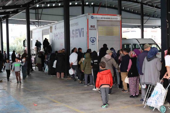 BÜYÜKŞEHİR RAMAZAN BEREKETİNİ MAHALLELERE TAŞIYOR