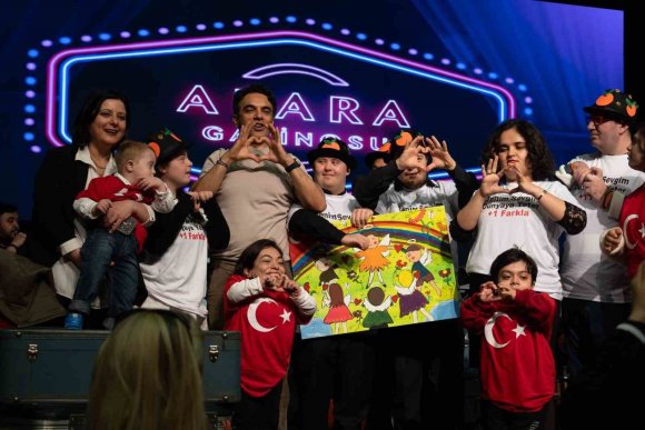 ADANA’DA ÖZEL İHTİYAÇLI ÇOCUKLAR SANATÇI UĞUR ASLAN İLE BULUŞTU