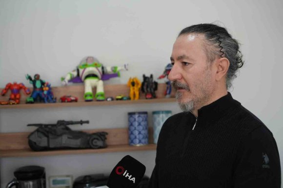 ANTALYA’DA GELİŞTİRİLEN YAPAY ZEKÂ SANATÇISI AYROS’A YOĞUN İLGİ: YORUMLAR YANKI UYANDIRIYOR