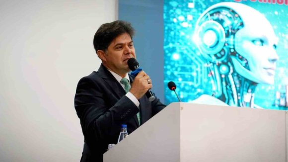 MERSİN’DE ÖĞRETMENLERE BRANŞ BAZLI YAPAY ZEKA EĞİTİMİ BAŞLADI