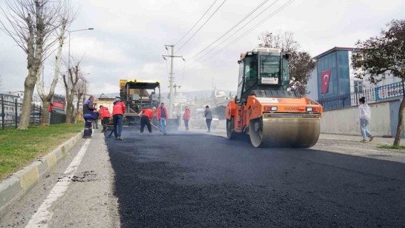 BÜYÜKŞEHİR’DEN DULKADİROĞLU VE ONİKİŞUBAT’TA ASFALT SEFERBERLİĞİ