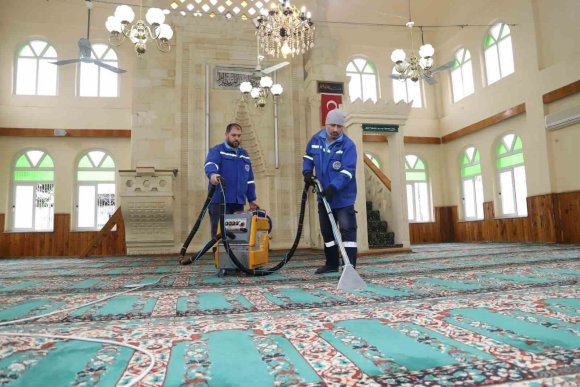 AKDENİZ’DE CAMİLERDE RAMAZAN HAZIRLIĞI